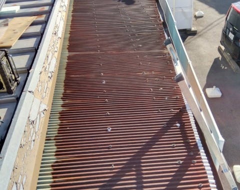甲府市内　　屋根波板張り葺き替え工事サムネイル